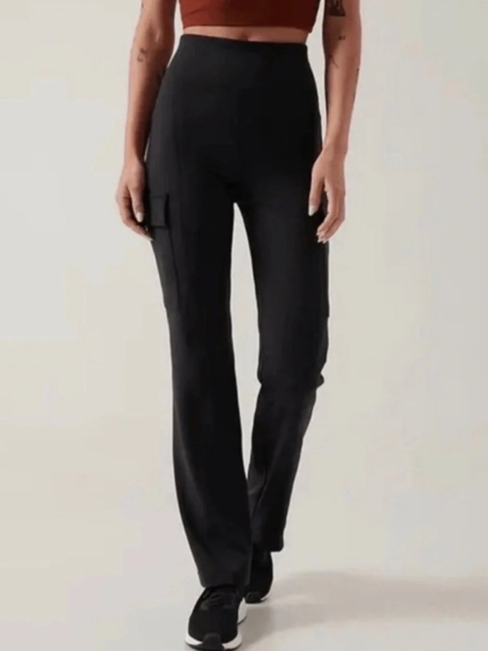 Athleta Delancey Straight Leg Cargo Pant Black Women’s size Medium Hiking